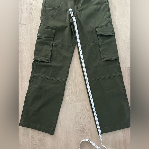 Aritzia TNA Olive Green Cargo Pants Women’s Size 2 - Picture 10 of 10